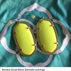 **Reposhing**Kendra Scott Earrings